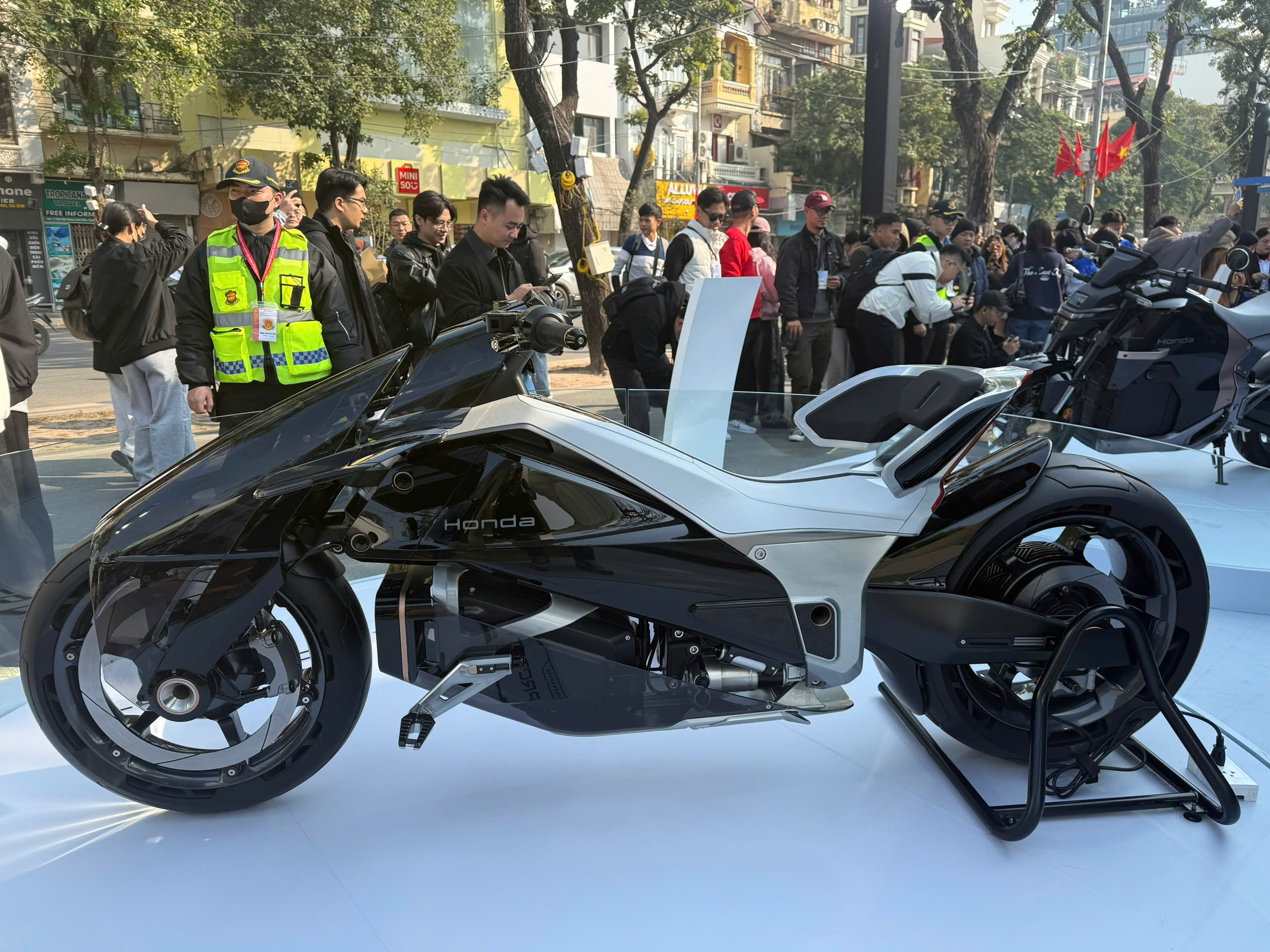 Cận cảnh Honda EV Outlier Concept tại Việt Nam: Thiết kế đậm chất tương lai