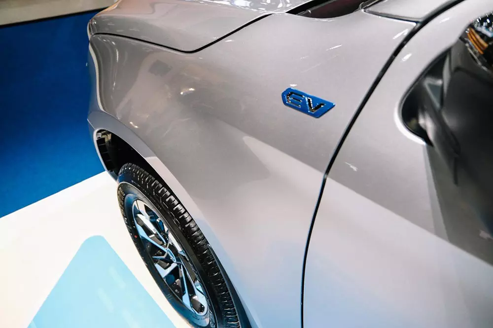 Ngắm hình ảnh "bằng xương, bằng thịt" của Isuzu D-Max EV mới được bán ở Đông Nam Á - Ảnh 3.