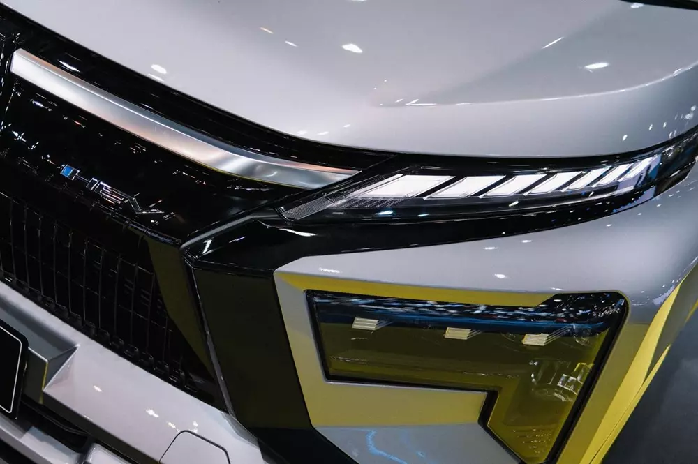 Mitsubishi Xpander Hybrid ra mắt bản nâng cấp, đã có 6 túi khí và hệ thống an toàn chủ động ADAS - Ảnh 6.