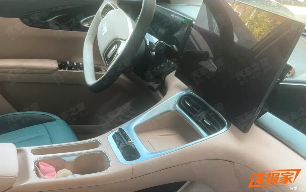 2027-Geely-Xingyuan-spyshot-2.jpg 2027-Geely-Xingyuan-spyshot-2.jpg
