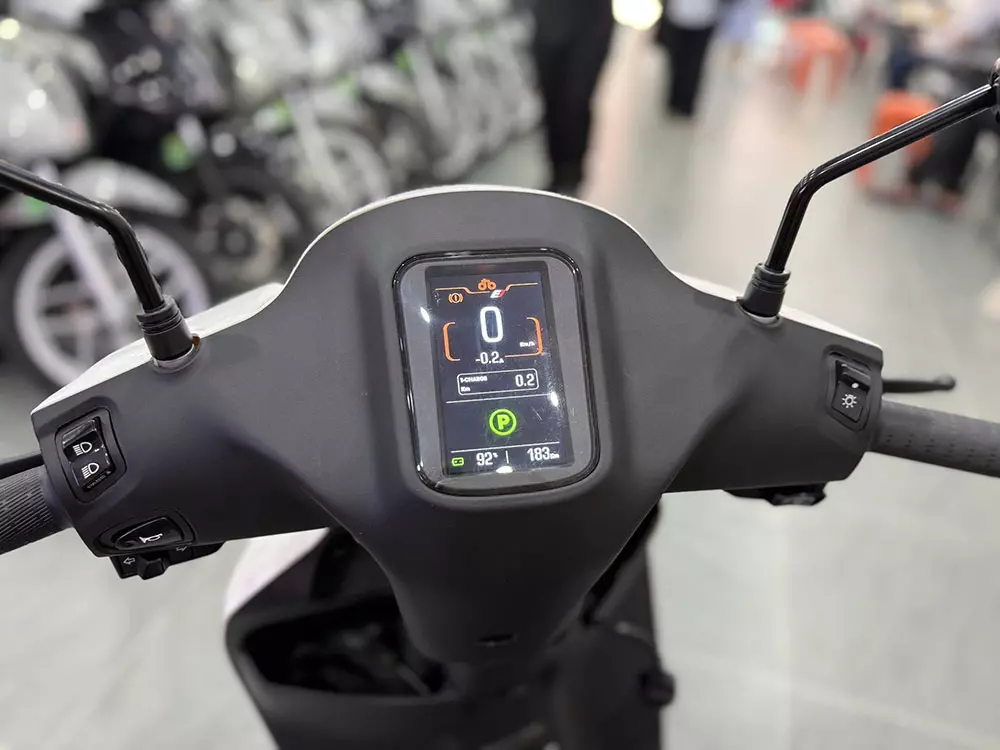 Bảng đồng hồ kỹ thuật số của Dat Bike ERA Bảng đồng hồ kỹ thuật số của Dat Bike ERA