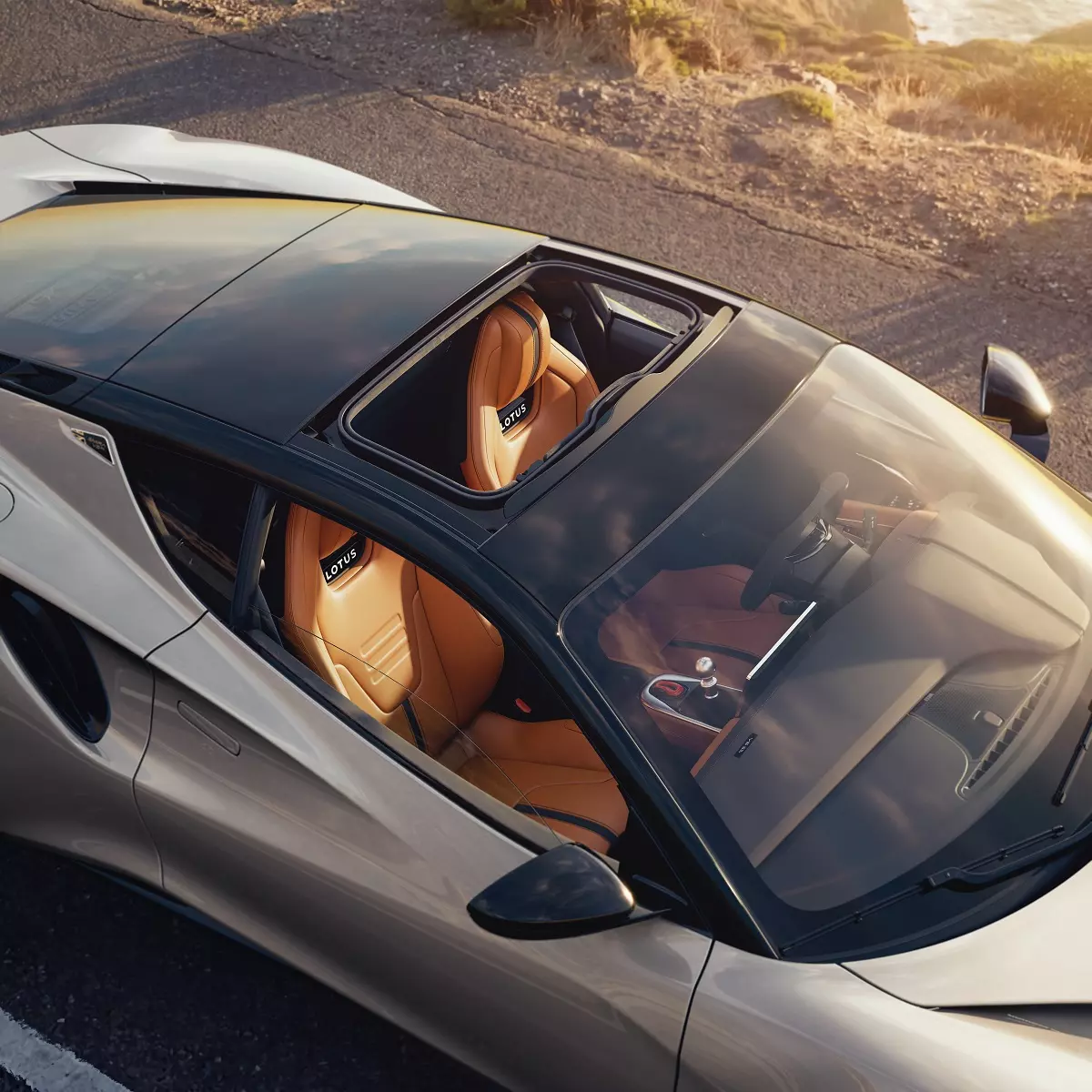 Lotus Emira 420 Sport ra mắt: Mạnh hơn, nhẹ hơn và nhiều tùy chọn hơn - Ảnh 4.