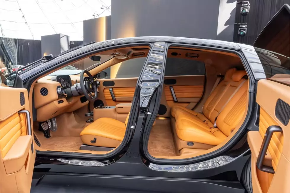 Ferrari Luce được trang bị cửa sau mở ngược