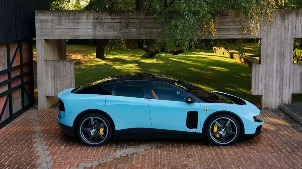 Ferrari Luce là sedan cỡ lớn Ferrari Luce là sedan cỡ lớn
