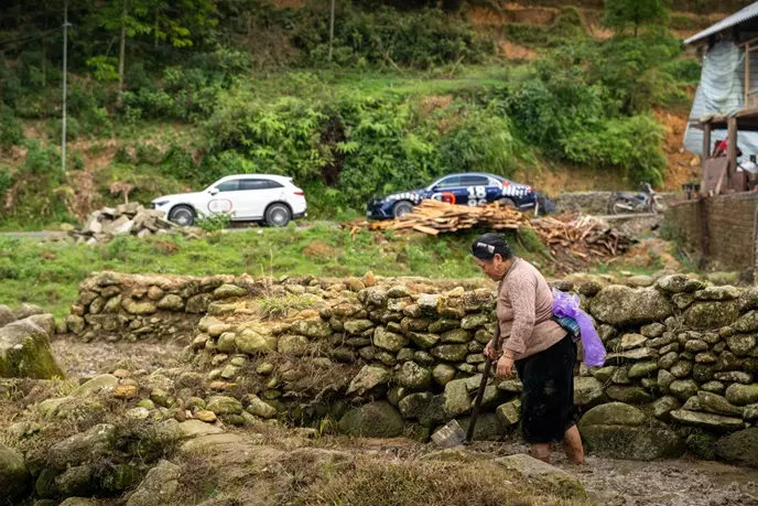 Mercedes-Benz đi vòng quanh thế giới "140 Years. 140 Places." chính thức đến Việt Nam - Ảnh 4.