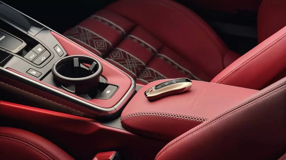 Porsche 911 Turbo S Sadu Edition trình làng, kết hợp động cơ 701 mã lực với nghề thủ công lâu đời - Ảnh 10. Porsche 911 Turbo S Sadu Edition trình làng, kết hợp động cơ 701 mã lực với nghề thủ công lâu đời - Ảnh 10.