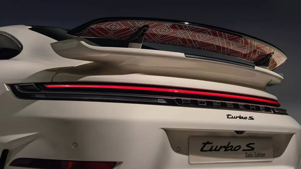 Porsche 911 Turbo S Sadu Edition trình làng, kết hợp động cơ 701 mã lực với nghề thủ công lâu đời - Ảnh 5. Porsche 911 Turbo S Sadu Edition trình làng, kết hợp động cơ 701 mã lực với nghề thủ công lâu đời - Ảnh 5.