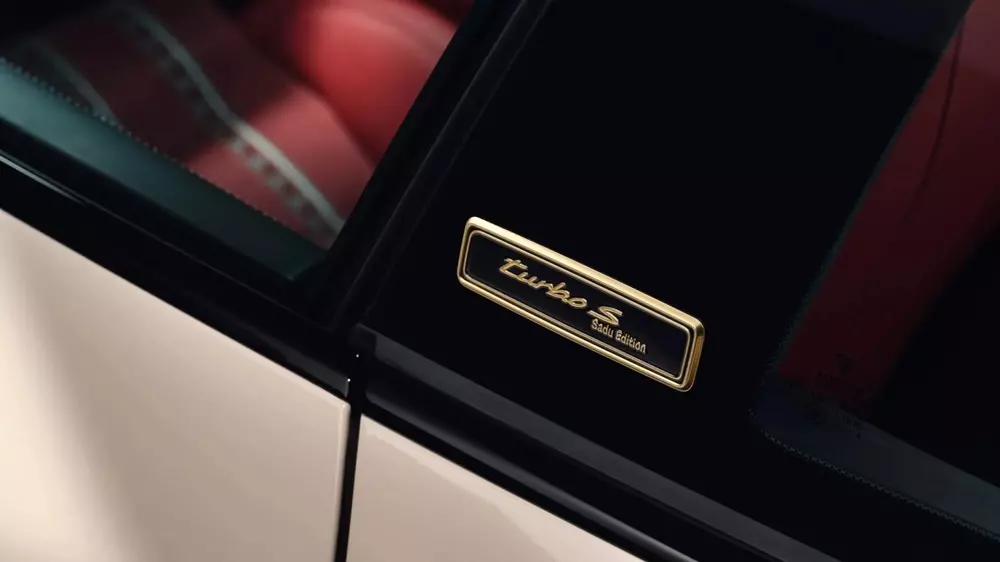 Porsche 911 Turbo S Sadu Edition trình làng, kết hợp động cơ 701 mã lực với nghề thủ công lâu đời - Ảnh 6. Porsche 911 Turbo S Sadu Edition trình làng, kết hợp động cơ 701 mã lực với nghề thủ công lâu đời - Ảnh 6.