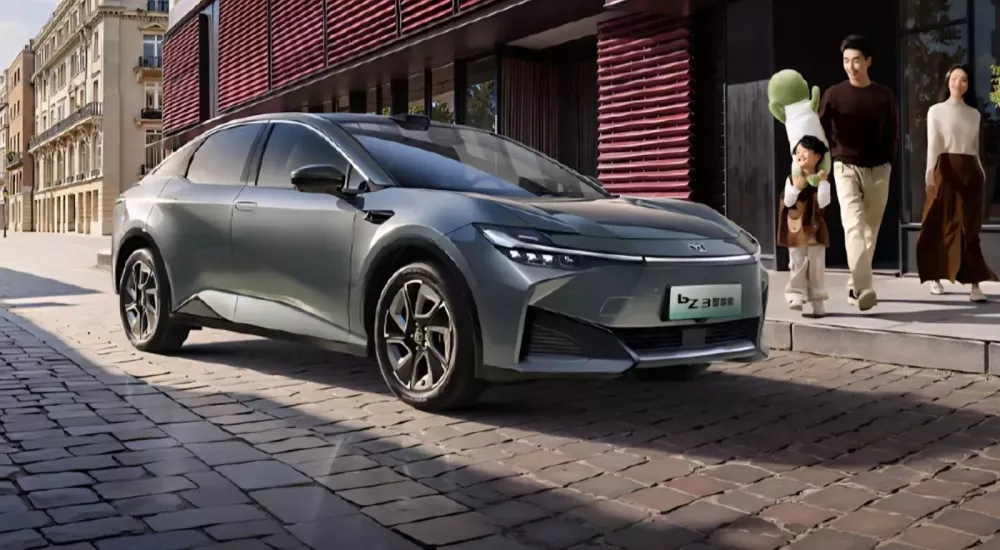 Toyota ra mắt mẫu sedan điện mới tại thị trường "hàng xóm" của Việt Nam- Ảnh 3. Toyota ra mắt mẫu sedan điện mới tại thị trường "hàng xóm" của Việt Nam- Ảnh 3.
