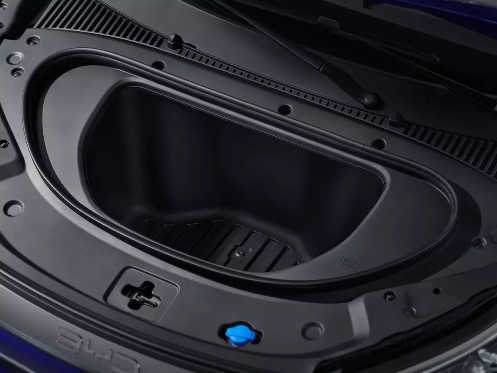 Cốp chứa đồ bên dưới nắp ca-pô của BYD Atto 3 Evo Cốp chứa đồ bên dưới nắp ca-pô của BYD Atto 3 Evo