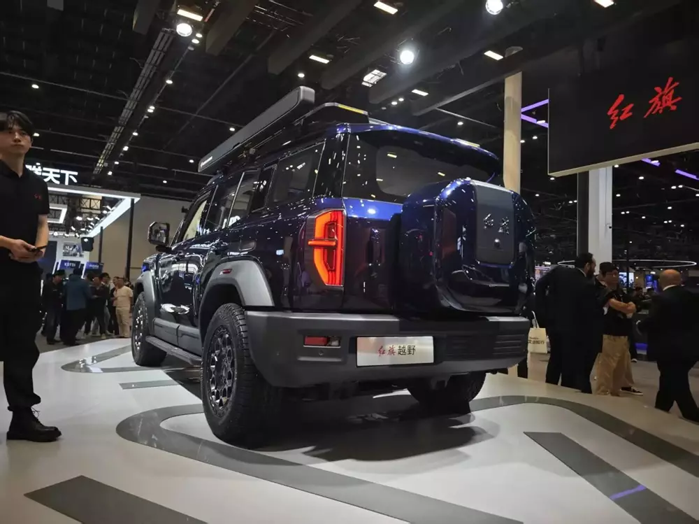 Hãng chuyên sản xuất xe limousine cho lãnh đạo Trung Quốc chế tạo đối thủ mới của Mercedes G-Class - Ảnh 6. Hãng chuyên sản xuất xe limousine cho lãnh đạo Trung Quốc chế tạo đối thủ mới của Mercedes G-Class - Ảnh 6.