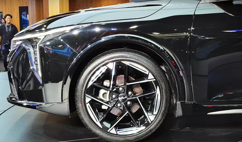 Kia K4 sở hữu bộ mâm 18 inch Kia K4 sở hữu bộ mâm 18 inch