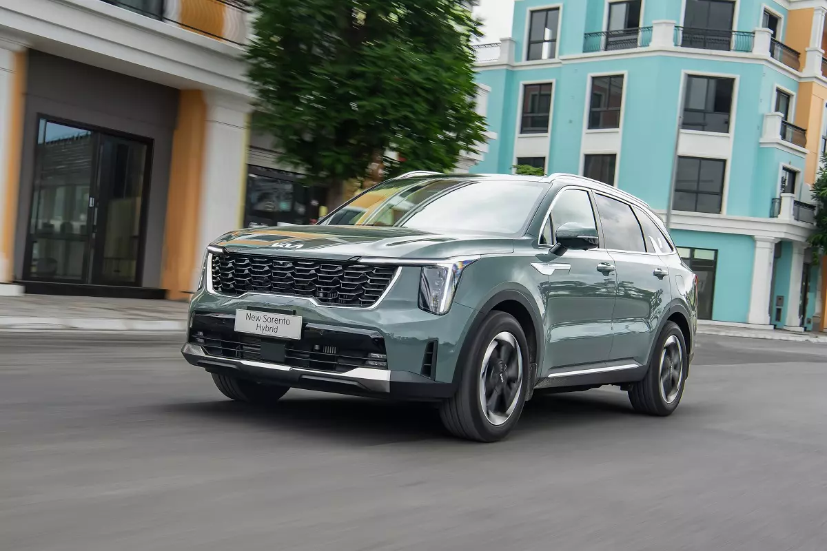 Kia Sorento HEV có giá từ 1,349 tỷ đồng, phá vỡ quy luật "Hybrid là đắt nhất" - Ảnh 1.