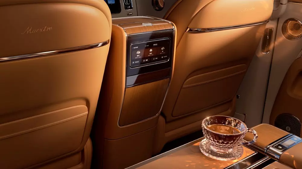 Rolls-Royce không làm MPV hạng sang nhưng thương hiệu xe của Huawei thì có - Ảnh 4. Rolls-Royce không làm MPV hạng sang nhưng thương hiệu xe của Huawei thì có - Ảnh 4.