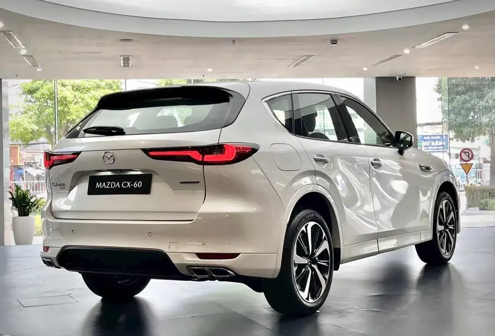 Mazda CX-60 được nhận cọc tại đại lý Việt, giá dự kiến khoảng 1,8 tỷ đồng - Ảnh 3.