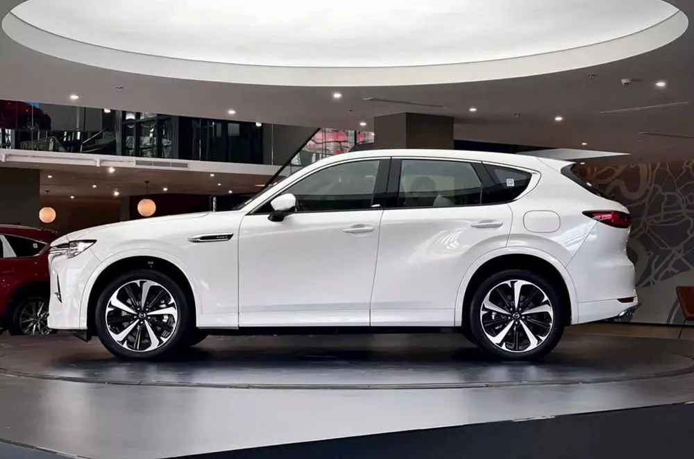 Mazda CX-60 được nhận cọc tại đại lý Việt, giá dự kiến khoảng 1,8 tỷ đồng - Ảnh 2.