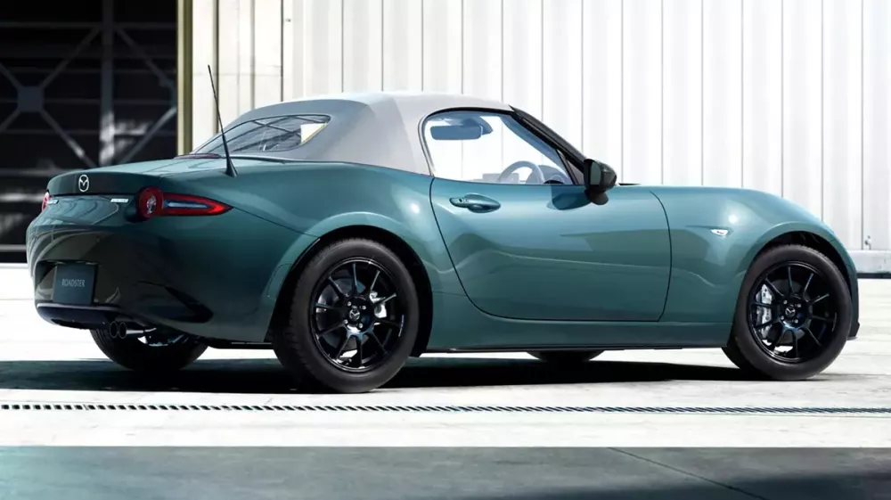 Mazda MX-5 2027 trình làng, thêm màu sơn và phiên bản mới, công suất động cơ tăng nhẹ - Ảnh 1. Mazda MX-5 2027 trình làng, thêm màu sơn và phiên bản mới, công suất động cơ tăng nhẹ - Ảnh 1.