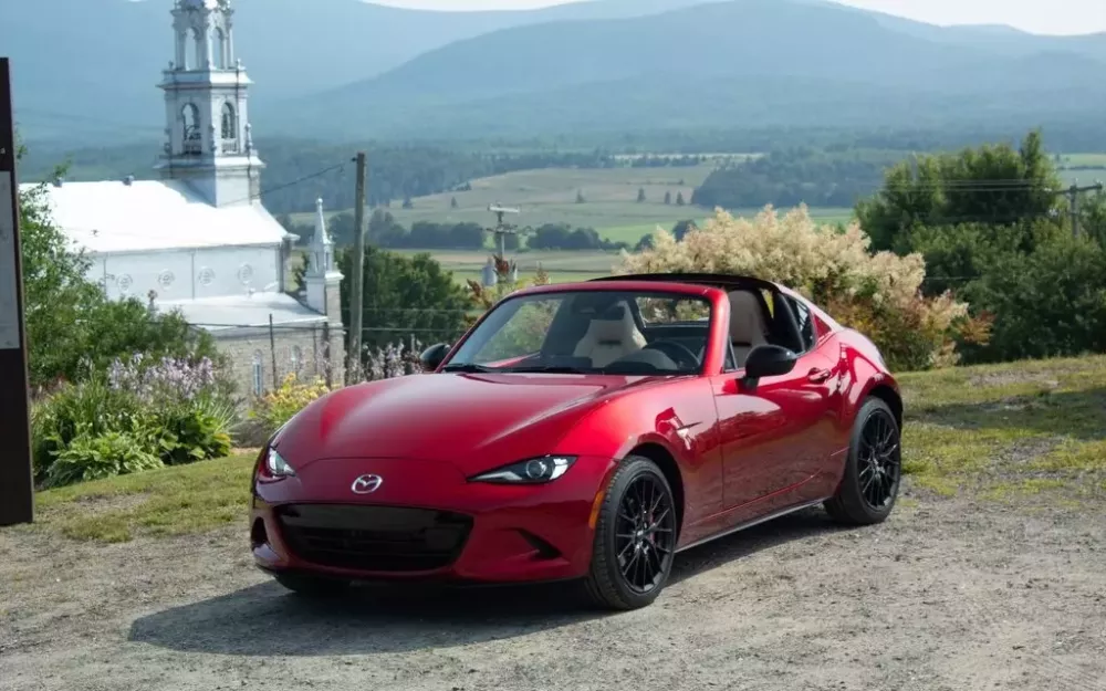 Mazda MX-5 RF sẽ mang kiểu dáng Targa khi mở mui Mazda MX-5 RF sẽ mang kiểu dáng Targa khi mở mui