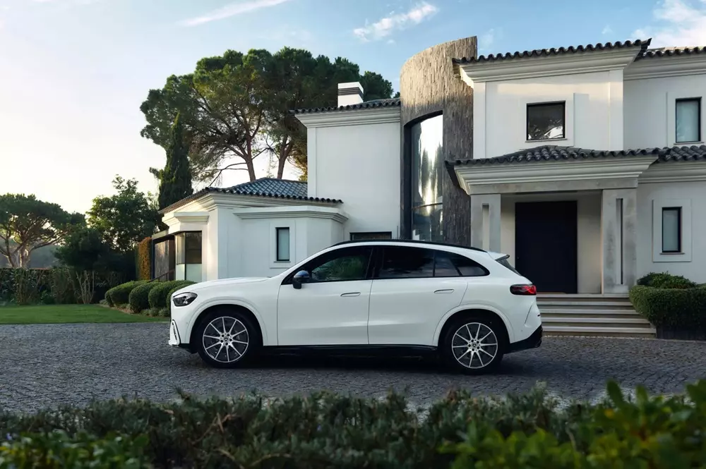 Mercedes-Benz GLC thuần điện có thêm 2 phiên bản giá rẻ hơn sau chưa đầy 1 năm ra mắt - Ảnh 4. Mercedes-Benz GLC thuần điện có thêm 2 phiên bản giá rẻ hơn sau chưa đầy 1 năm ra mắt - Ảnh 4.