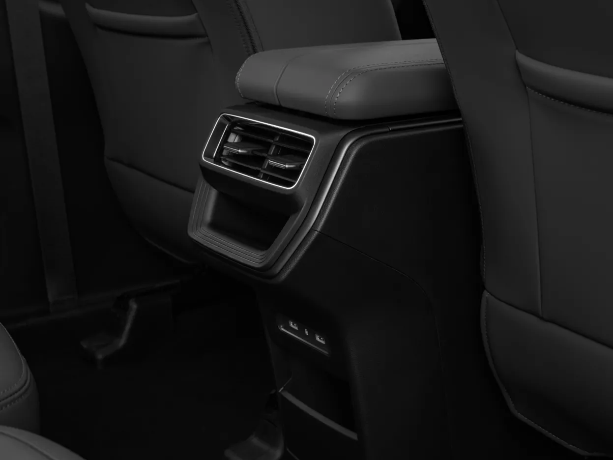 SUV 7 chỗ Geely Okavango chào sân Việt Nam với giá từ 739 triệu cùng ưu đãi 50% phí trước bạ - Ảnh 8.