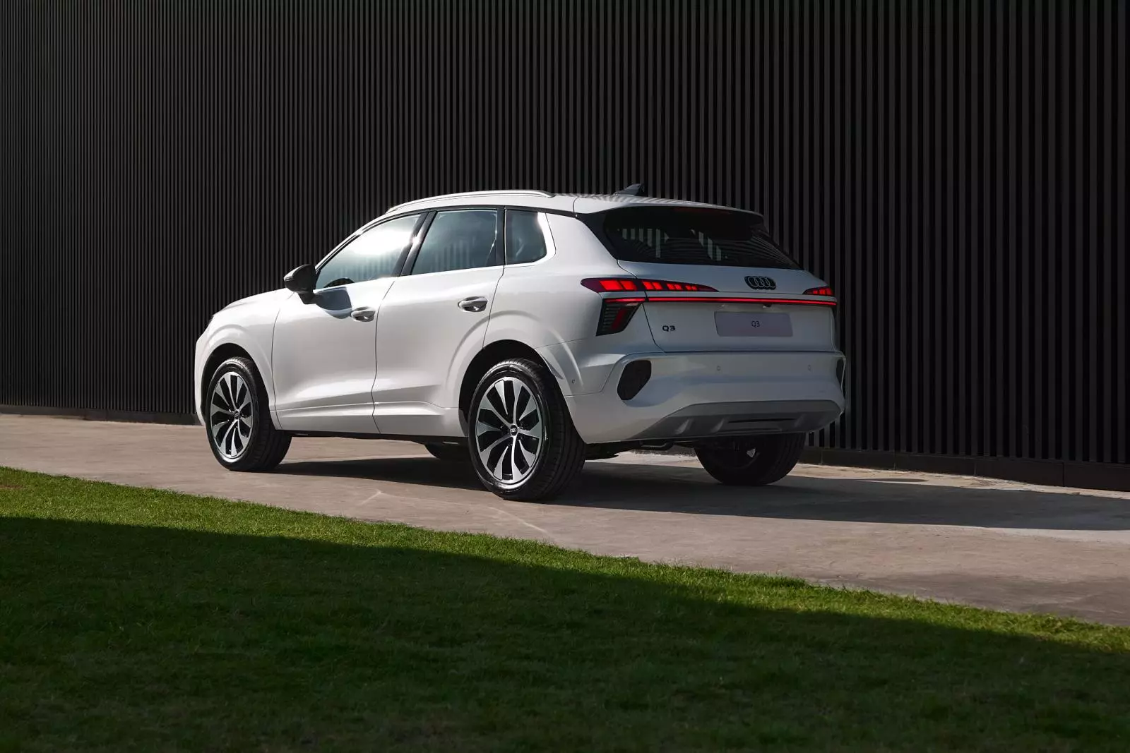 Chi tiết diện mạo mới và nâng cấp công nghệ Audi Q3 2026 hơn 2 tỷ đồng tại Việt Nam - Ảnh 12. Chi tiết diện mạo mới và nâng cấp công nghệ Audi Q3 2026 hơn 2 tỷ đồng tại Việt Nam - Ảnh 12.