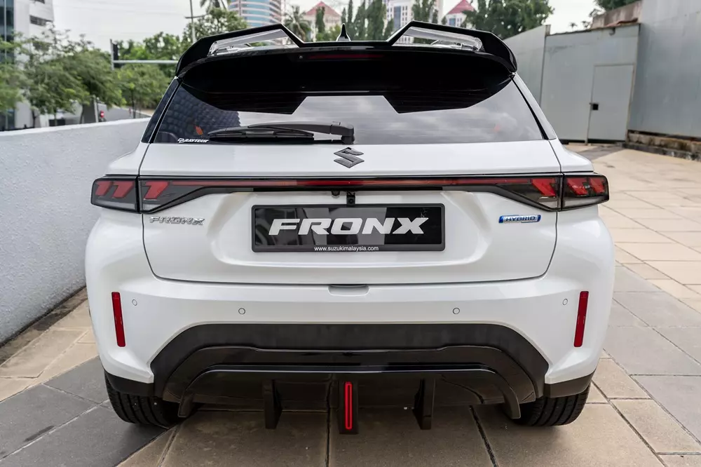 Cánh gió mui thể thao của Suzuki Fronx Sport Cánh gió mui thể thao của Suzuki Fronx Sport