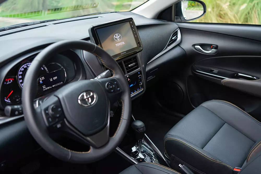 Không theo trend, vì sao Toyota Vios vẫn luôn là mẫu xe "vững như vàng" của người Việt - Ảnh 2. Không theo trend, vì sao Toyota Vios vẫn luôn là mẫu xe "vững như vàng" của người Việt - Ảnh 2.