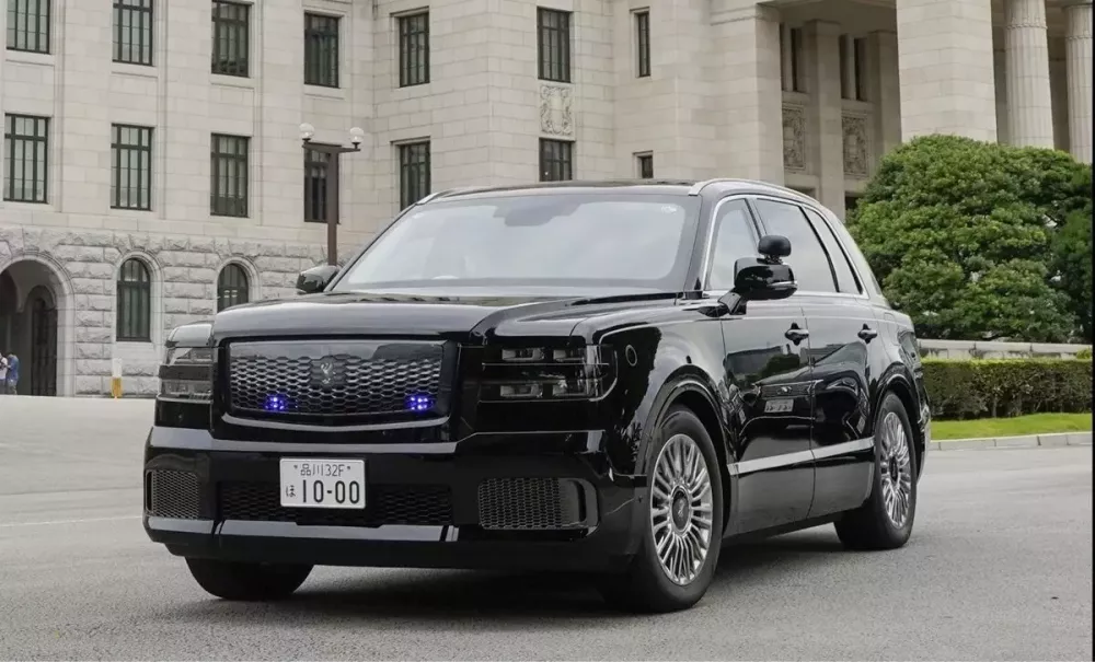 Thủ tướng Nhật Bản chuyển sang sử dụng xe công vụ mới, đó là SUV siêu sang Toyota Century - Ảnh 1. Thủ tướng Nhật Bản chuyển sang sử dụng xe công vụ mới, đó là SUV siêu sang Toyota Century - Ảnh 1.