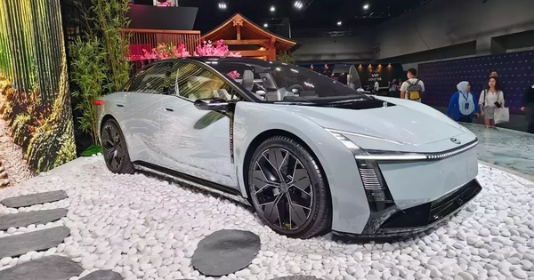 Sedan hạng C với thiết kế táo bạo Toyota Corolla Concept đặt chân đến Đông Nam Á