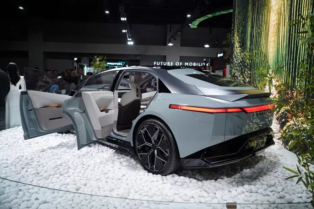 Toyota chưa công bố thời điểm đưa mẫu xe concept này lên dây chuyền sản xuất thương mại Toyota chưa công bố thời điểm đưa mẫu xe concept này lên dây chuyền sản xuất thương mại