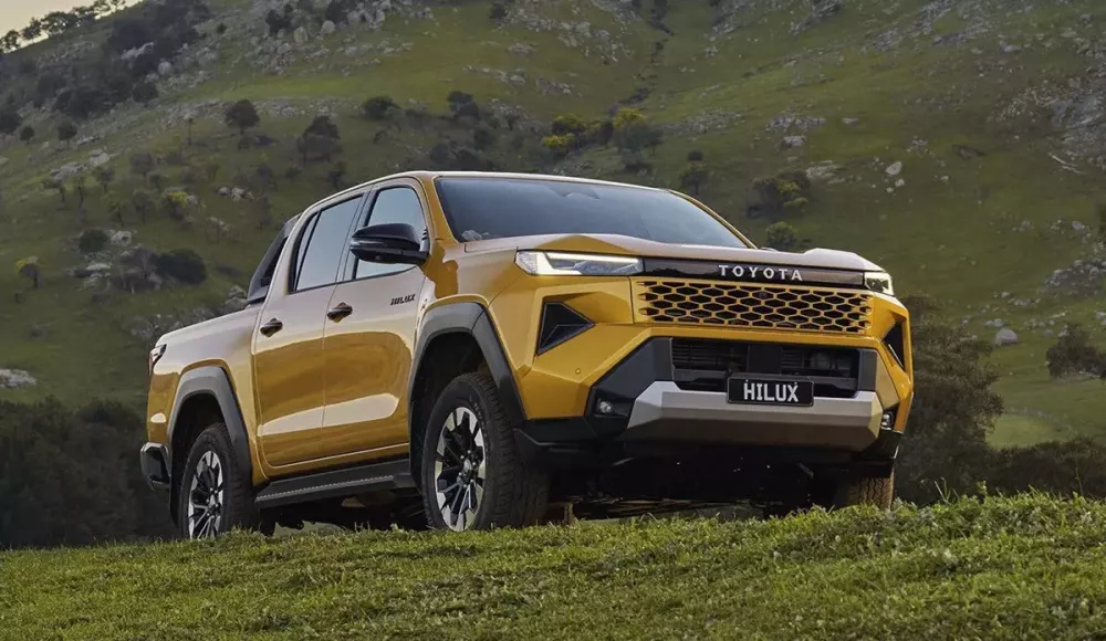 Toyota Hilux vươn lên dẫn trước người anh em Vios về mặt doanh số trong tháng 5/2026 - Ảnh 1.
