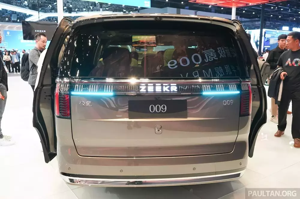 Zeekr 009 được hé lộ giá dự kiến tại Việt Nam, chuẩn bị cạnh tranh "chuyên cơ mặt đất" Toyota Alphard - Ảnh 3. Zeekr 009 được hé lộ giá dự kiến tại Việt Nam, chuẩn bị cạnh tranh "chuyên cơ mặt đất" Toyota Alphard - Ảnh 3.