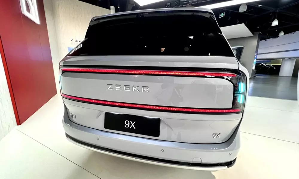 Zeekr 9X sở hữu kích thước lớn và nội thất 6 chỗ ngồi với cấu hình ghế 2 2 2