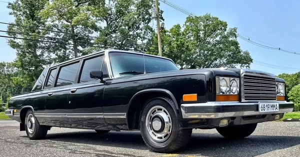 ZIL-4104 – limousine chế tạo thủ công dành riêng cho các lãnh đạo cấp cao của Liên Xô