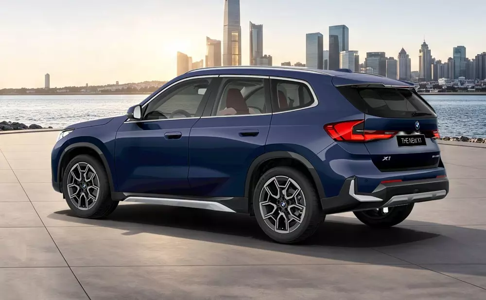 bmw-x1-4-48e7 BMW X1 2027 nhìn từ phía sau