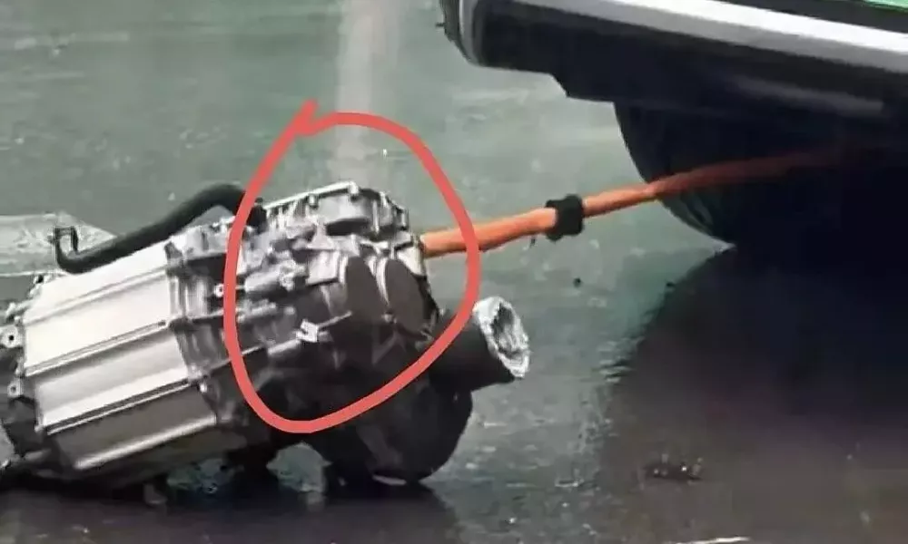 byd-tang-5-2c19 Hãng BYD khẳng định nguyên nhân của vụ việc là do va chạm trên đường ngập chứ không phải lỗi kỹ thuật