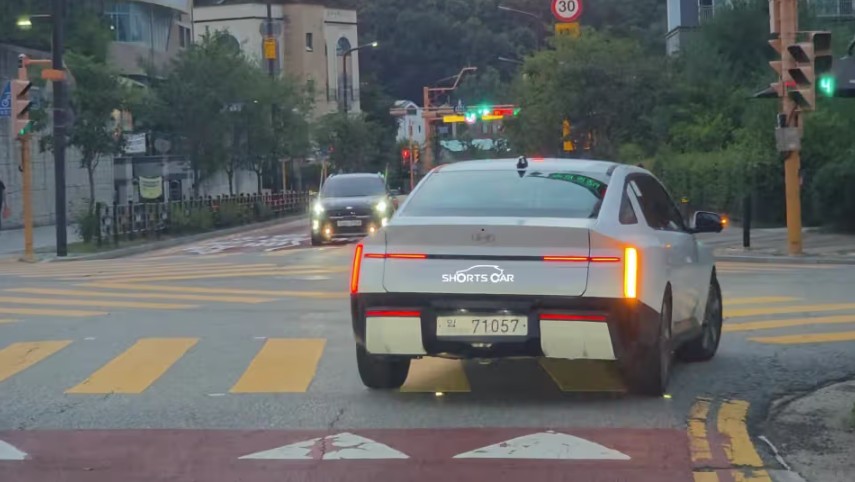 Elantra-3.jpg Elantra-3.jpg