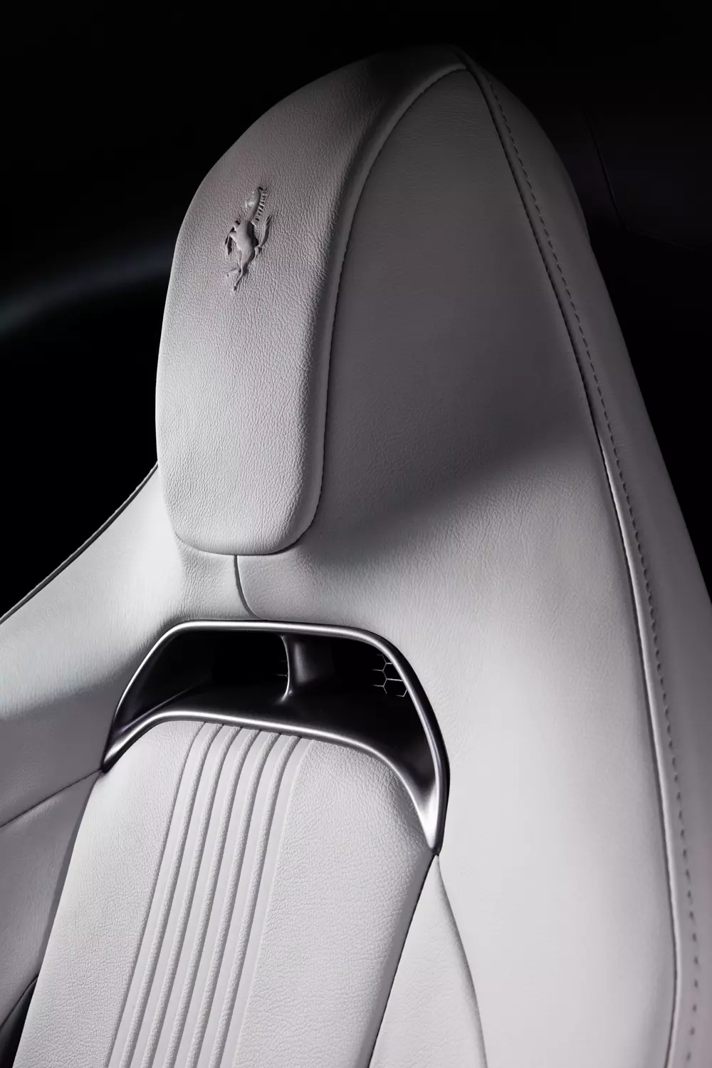 ferrari-12cilindri-manuale-13-fca2 12Cilindri Manuale - siêu xe số sàn đầu tiên của Ferrari kể từ năm 2013 - Ảnh 8.