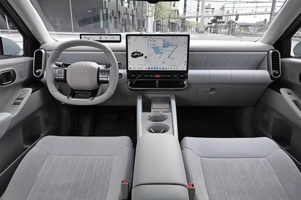 hyundai-ioniq-3-616b Khoang lái của Hyundai Ioniq 3 bản tiêu chuẩn