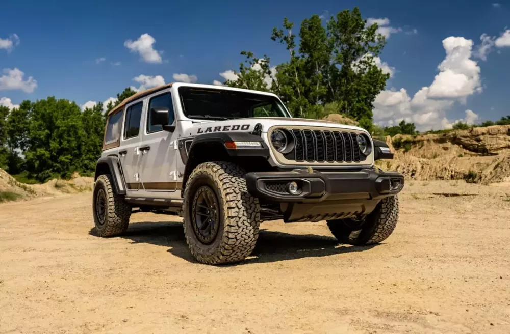 Jeep Wrangler Laredo dùng lốp 35 inch