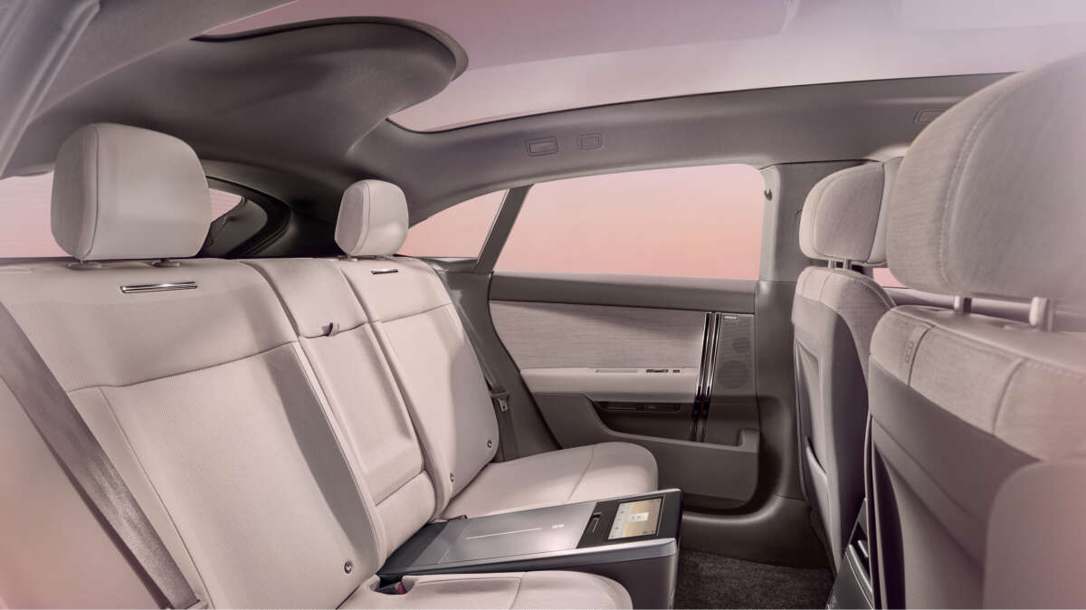 Range-Rover-GT-INTERIOR_REAR-SEATS_-1200x674.jpg Range-Rover-GT-INTERIOR_REAR-SEATS_-1200x674.jpg