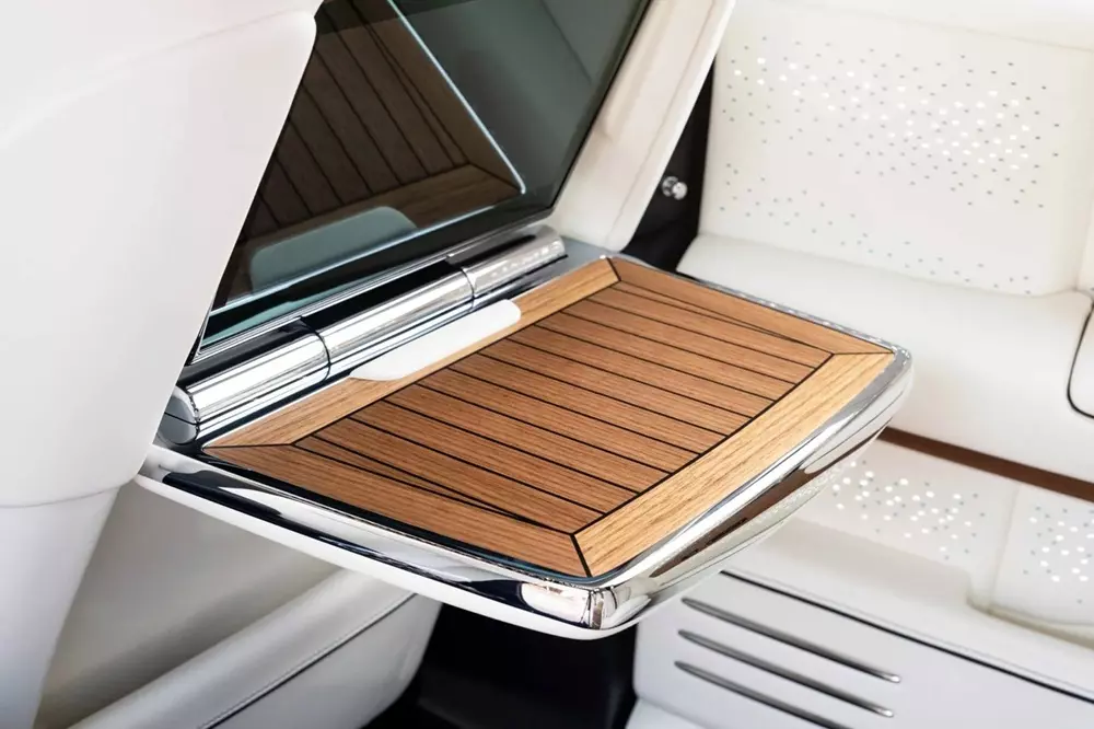 rolls-royce-phantom-regatta-3-3dfa Bàn cắm trại với thiết kế như sàn du thuyền là điểm nhấn của Rolls-Royce Phantom Regatta