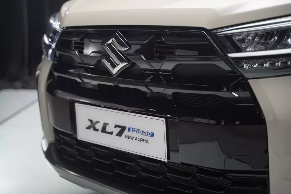 suzuki-xl7-2027-1-5b3f Suzuki XL7 bản nâng cấp lộ hoàn toàn thiết kế ngoại thất trước khi ra mắt trong tháng này - Ảnh 7.