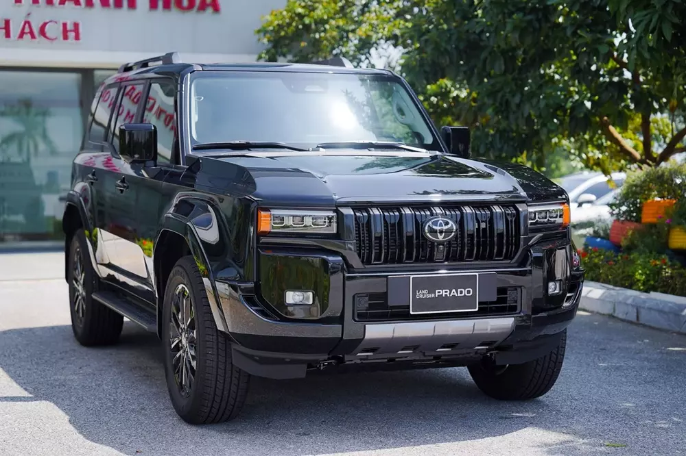 top-10-mau-o-to-ban-kem-nhat-viet-nam-thang-6-2026-6a6f Toyota Land Cruiser Prado