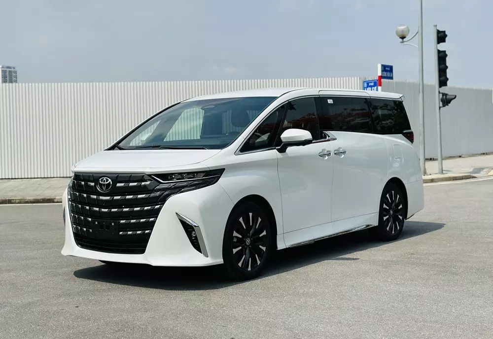 top-10-mau-o-to-ban-kem-nhat-viet-nam-thang-6-2026-ba0a Toyota Alphard