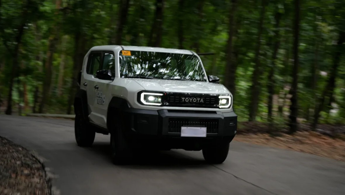 Toyota Land Cruiser FJ -3.jpg Toyota Land Cruiser FJ -3.jpg