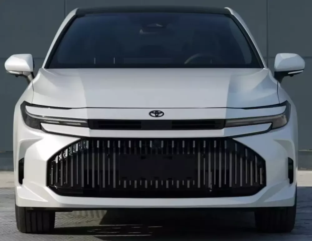 toyota-avalon-2027-3-028a Sedan tiệm cận xe sang Toyota Avalon lộ bản nâng cấp, thiết kế mang phong cách Camry và Crown