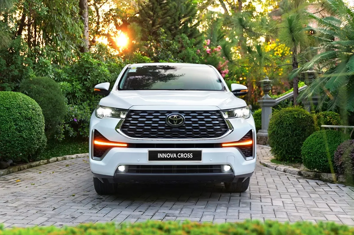 Innova Cross vụt sáng, bán hơn 1.600 xe trong tháng 6/2026, dẫn đầu gia đình Toyota
