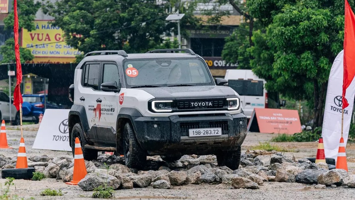 Đánh giá Toyota Land Cruiser FJ 2026: SUV địa hình cá tính, danh có xứng với thực?