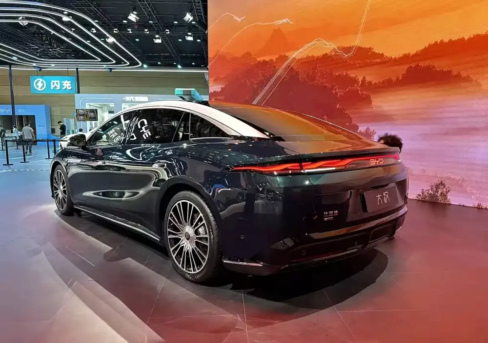byd-dahan-ev-3-812e Đèn hậu của BYD Dahan EV có thiết kế nối liền hai bên hợp xu hướng